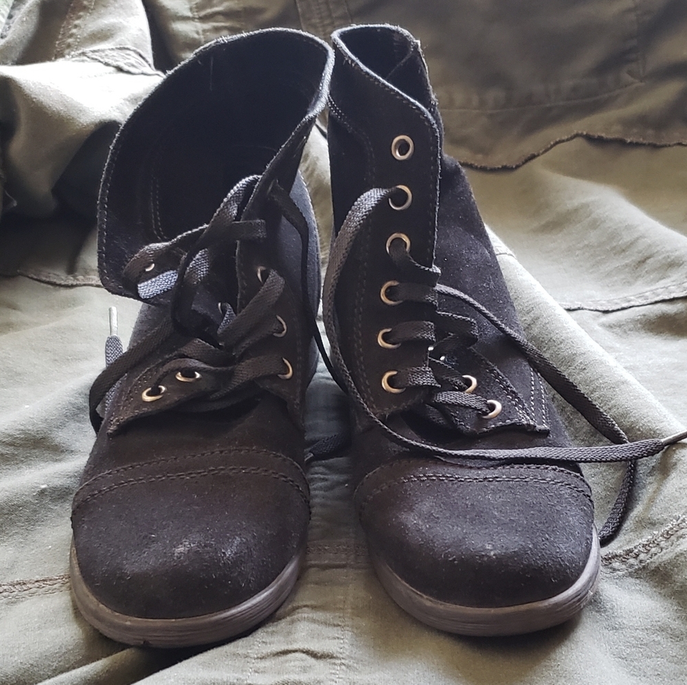 Combat boots